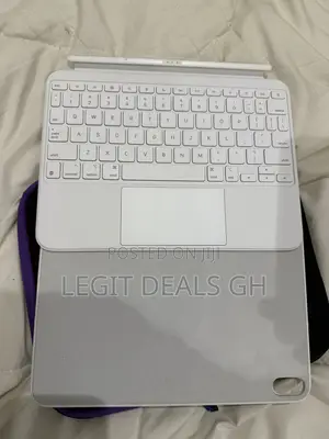 Apple Magic Keyboard Folio A16