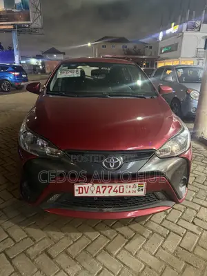 Toyota Yaris L Hatchback 5dr 2018 Burgundy