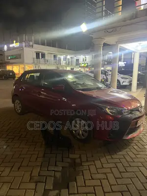 Toyota Yaris L Hatchback 5dr 2018 Burgundy