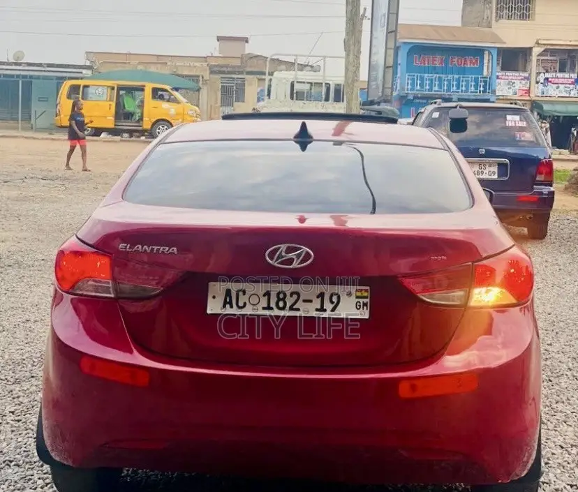 Hyundai Elantra 2013 Red