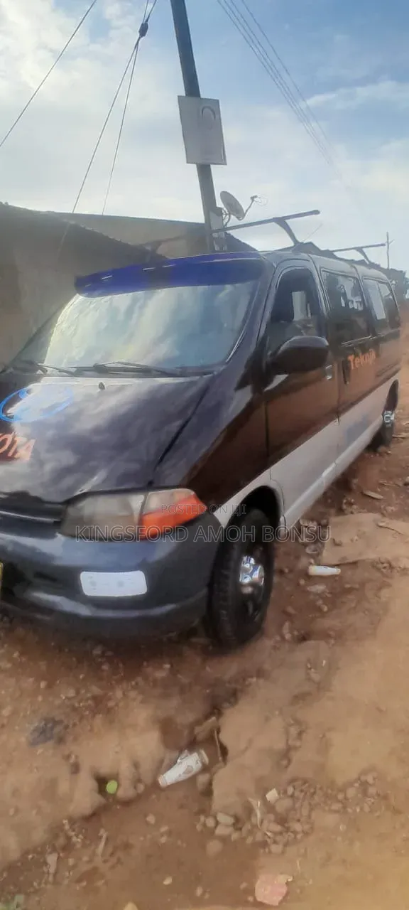 Toyota HiAce 2012 Black