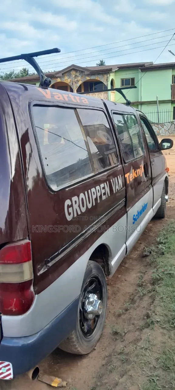 Toyota HiAce 2012 Black