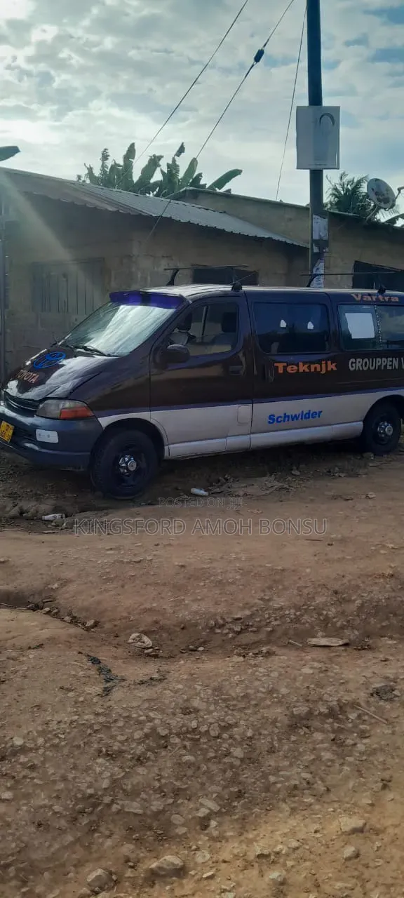 Toyota HiAce 2012 Black