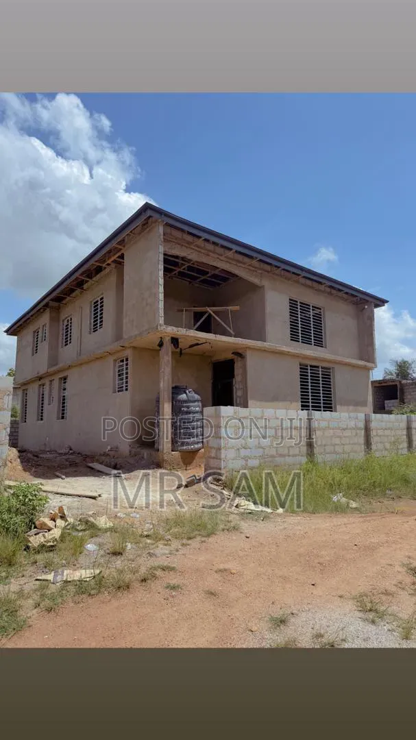 5bdrm House in Sam Properties, Amasaman for sale