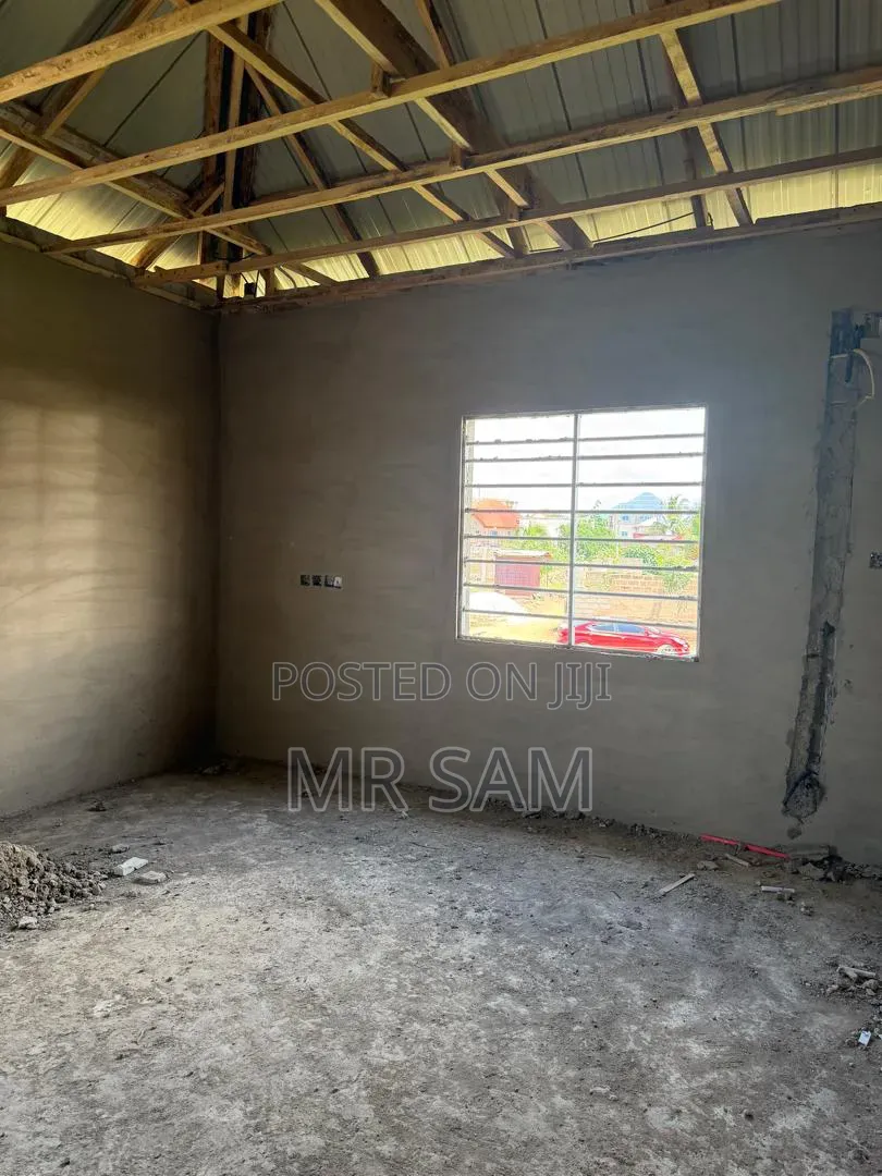 5bdrm House in Sam Properties, Amasaman for sale