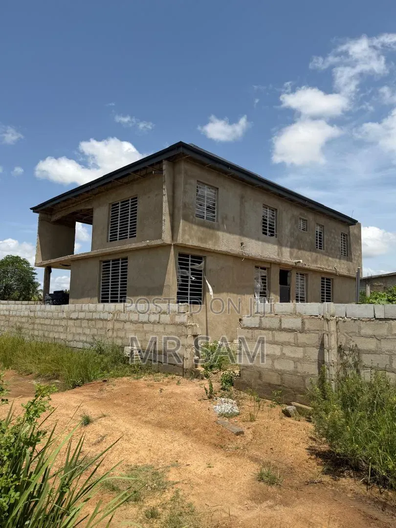5bdrm House in Sam Properties, Amasaman for sale