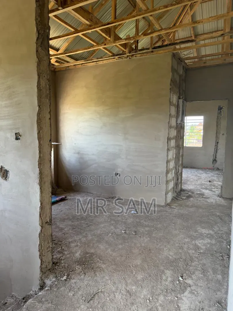 5bdrm House in Sam Properties, Amasaman for sale