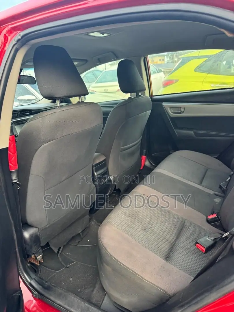Toyota Corolla LE (1.8L 4cyl 2A) 2018 Red