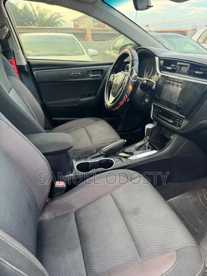 Toyota Corolla LE (1.8L 4cyl 2A) 2018 Red