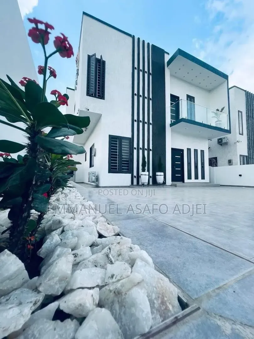 Furnished 5bdrm Apartment in Oblogo for sale