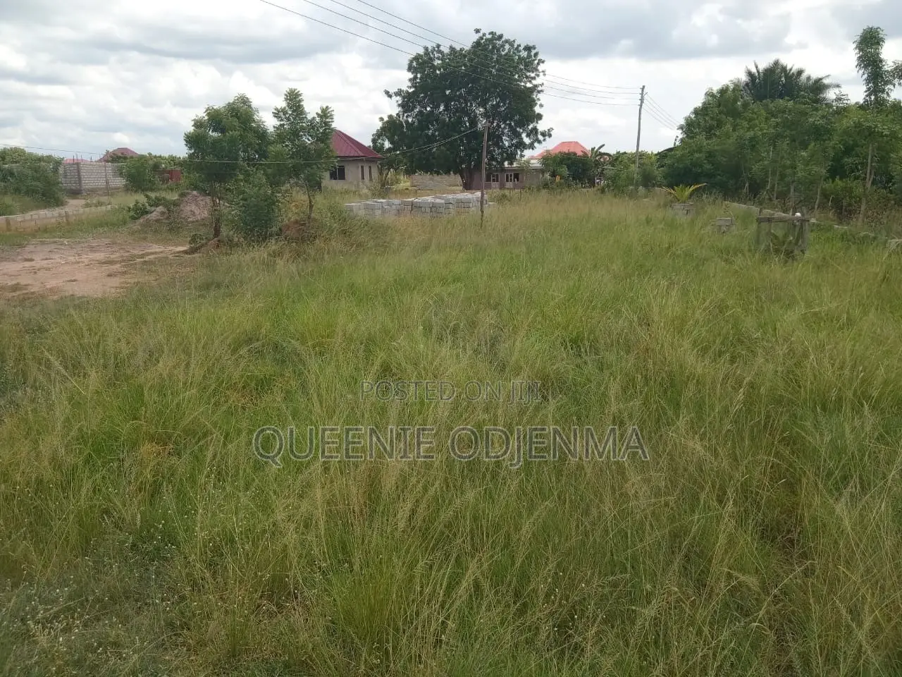 5 Plots  of Land for Sale at Asustuare Junction