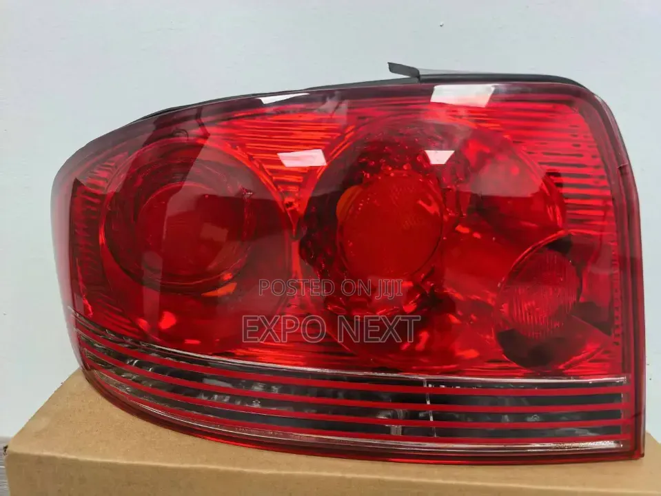 Hyundai Sonata 2003-2007 Halogen Tail Lights