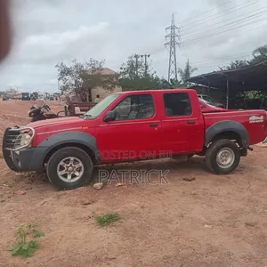 Nissan Frontier Standard 4x2 King Cab 116.1 in. WB 2003 Red