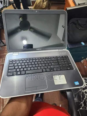 Laptop Dell Inspiron 15 3520 4GB Intel Core i3 HDD 160GB
