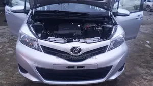 Toyota Vitz 2012 Silver