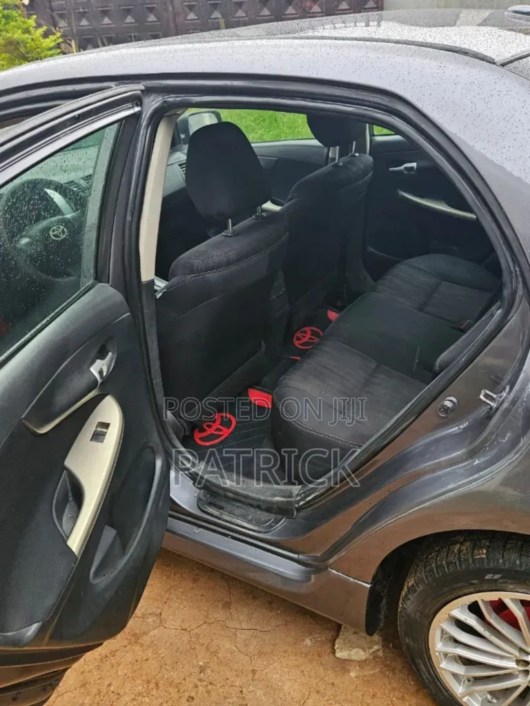 Toyota Corolla S 4dr Sedan (1.8L 4cyl 4A) 2012 Gray