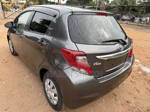 Toyota Vitz 1.3 FWD 5dr 2014 Gray
