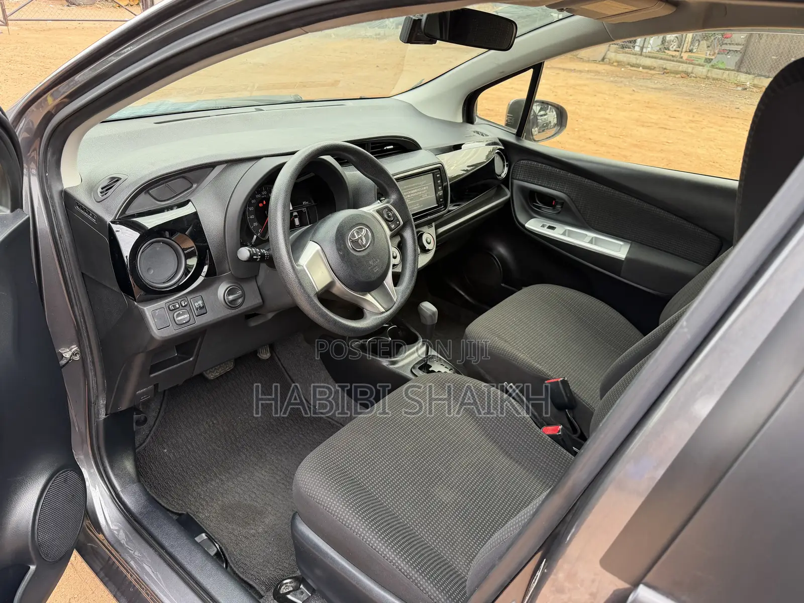 Toyota Vitz 1.3 FWD 5dr 2014 Gray