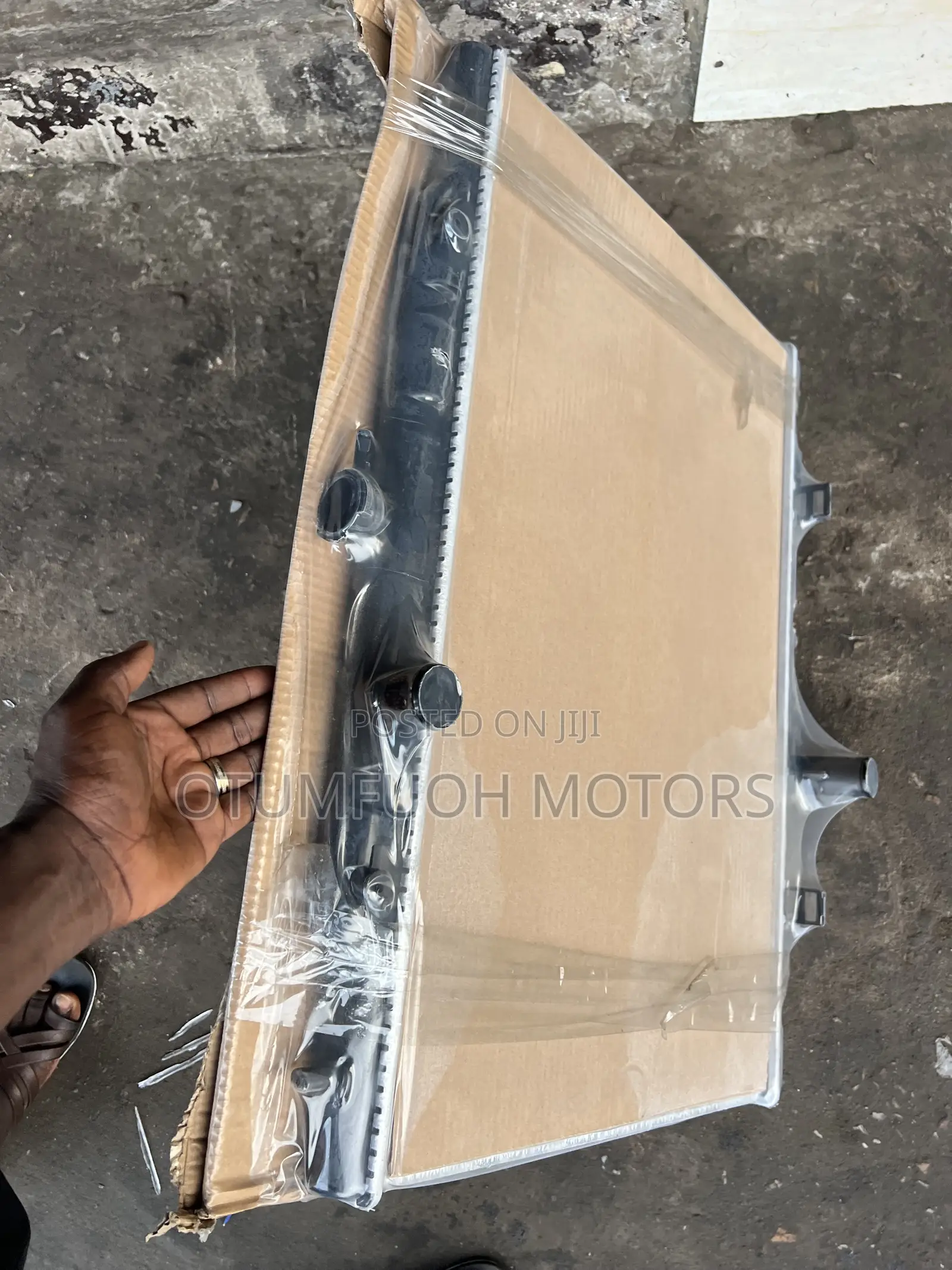 Nissan Rogue 2008 2009 2010 2011 2012 2013 Radiator (Water Tank)