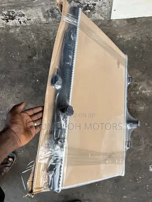 Nissan Rogue 2008 2009 2010 2011 2012 2013 Radiator (Water Tank)