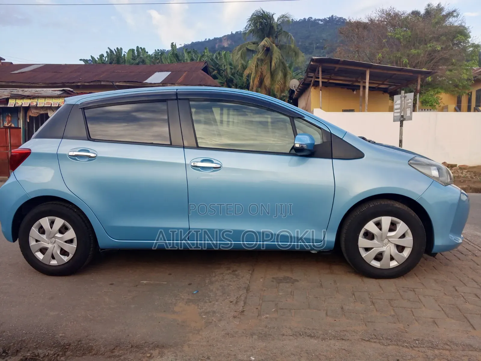 Toyota Vitz 1.3 FWD 5dr 2015 Blue