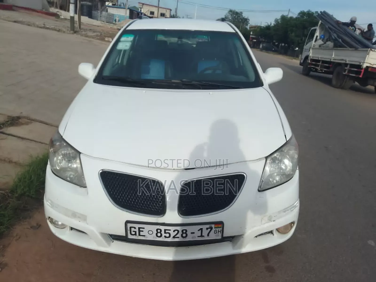 Pontiac Vibe 2006 White