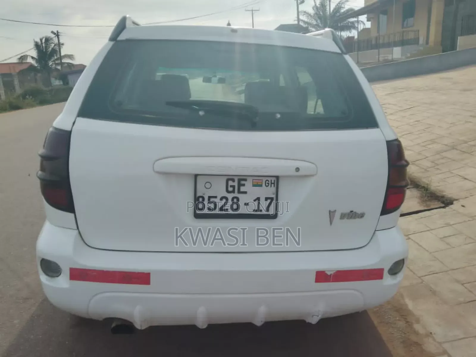 Pontiac Vibe 2006 White