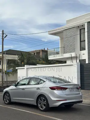 Hyundai Elantra Limited Sedan FWD (2.0L 4cyl 6A) 2017 Silver