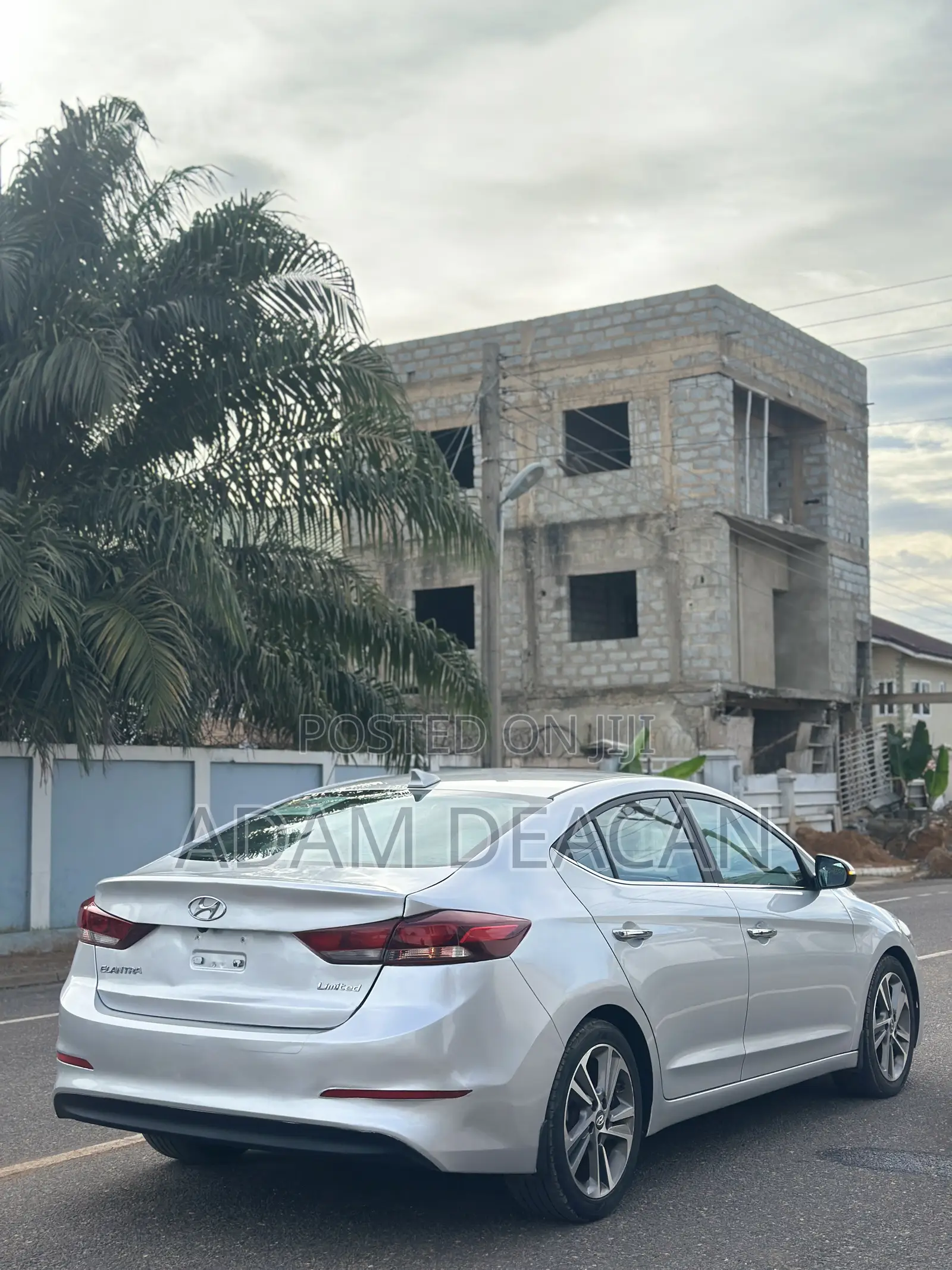 Hyundai Elantra Limited Sedan FWD (2.0L 4cyl 6A) 2017 Silver