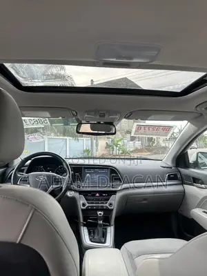 Hyundai Elantra Limited Sedan FWD (2.0L 4cyl 6A) 2017 Silver