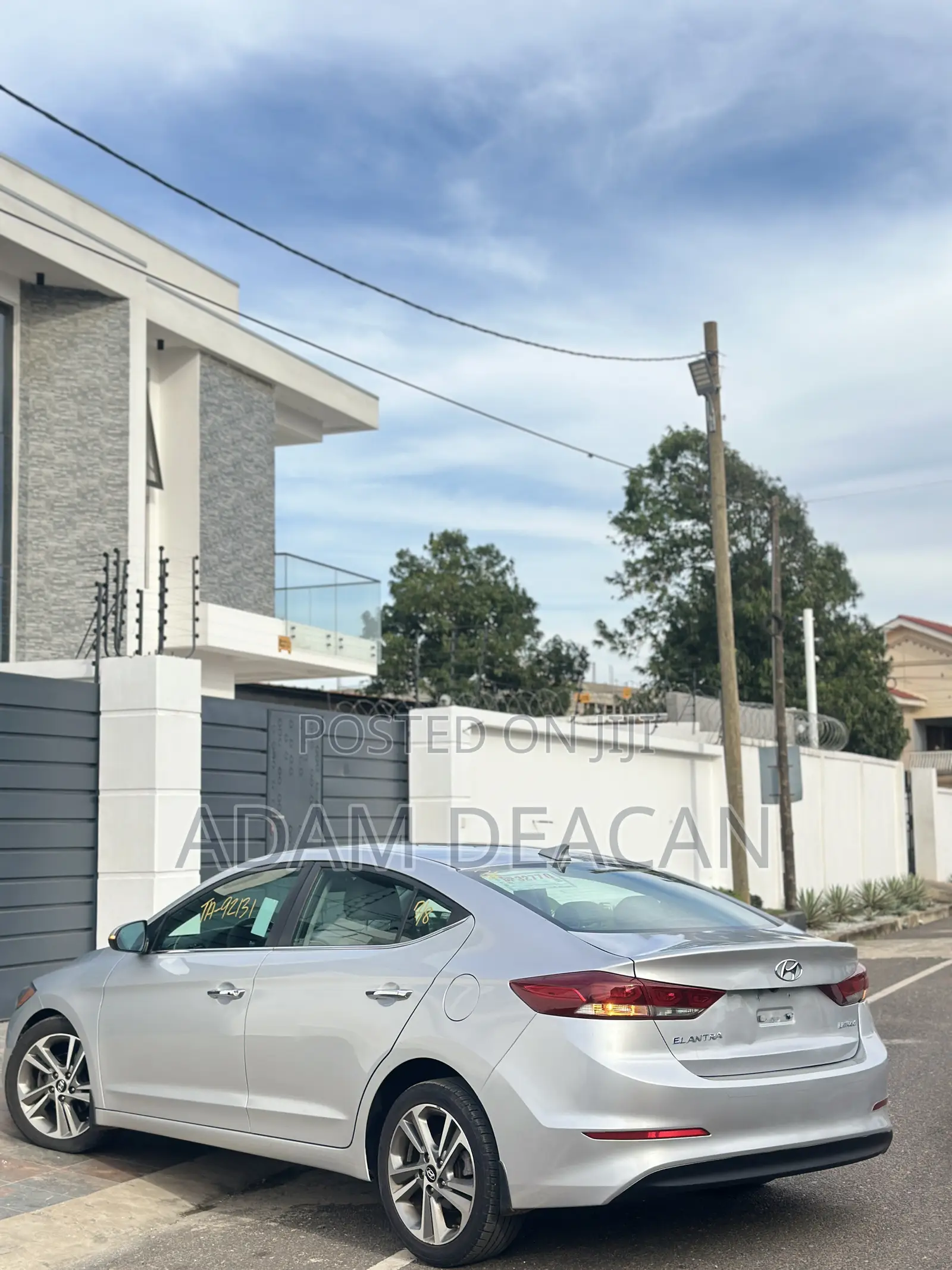 Hyundai Elantra Limited Sedan FWD (2.0L 4cyl 6A) 2017 Silver