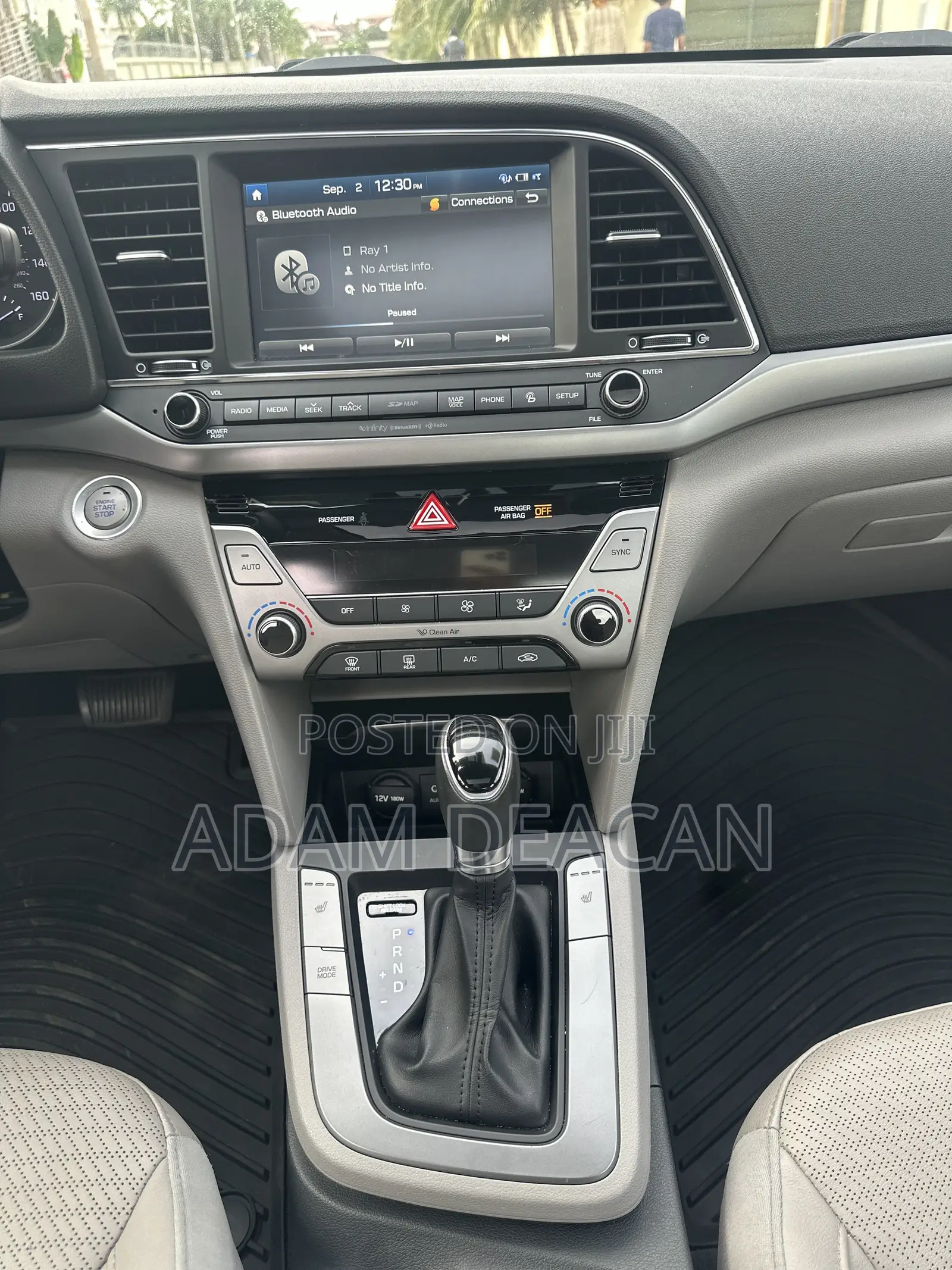 Hyundai Elantra Limited Sedan FWD (2.0L 4cyl 6A) 2017 Silver