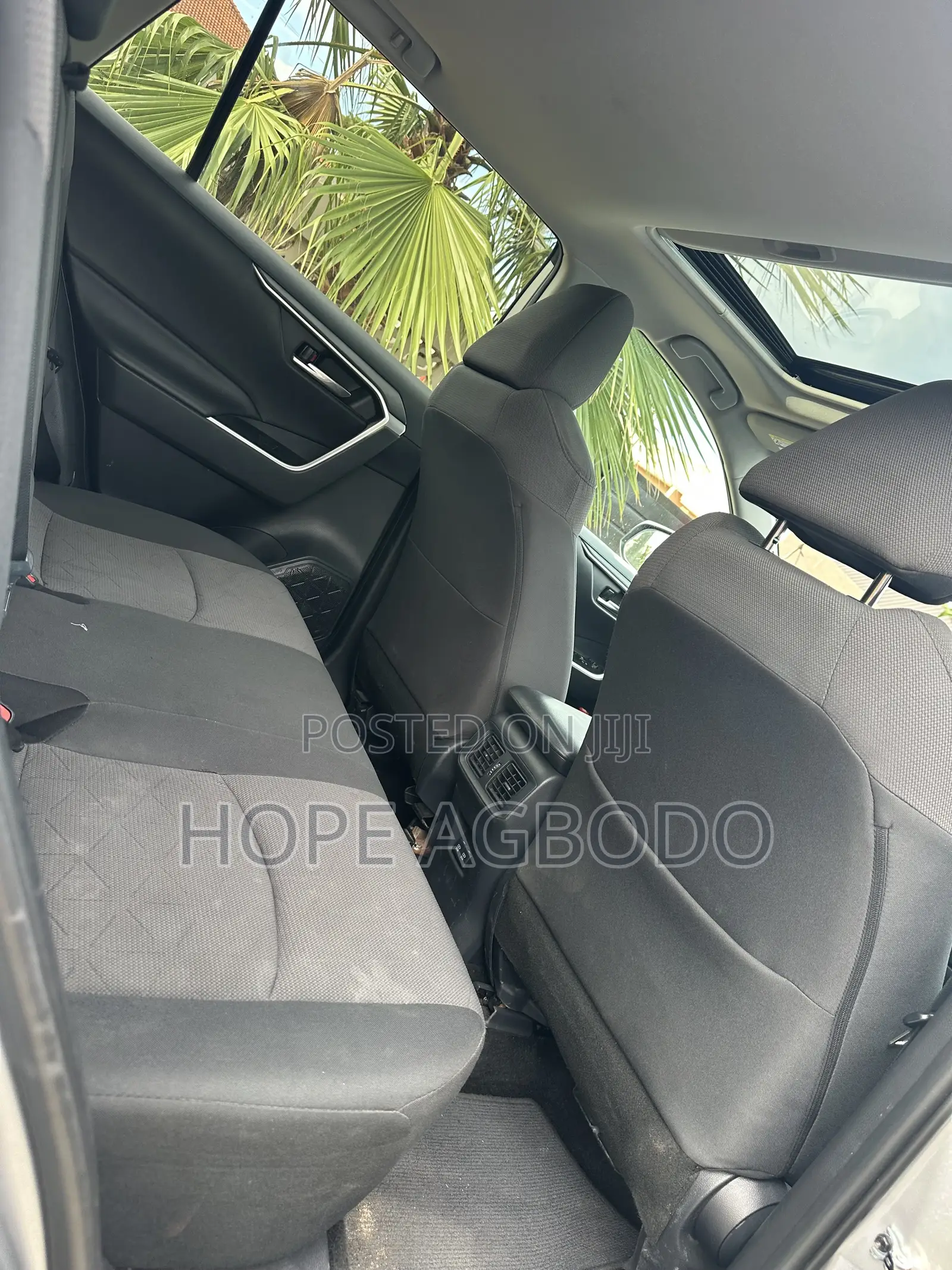 Toyota RAV4 XLE AWD 2019 Silver
