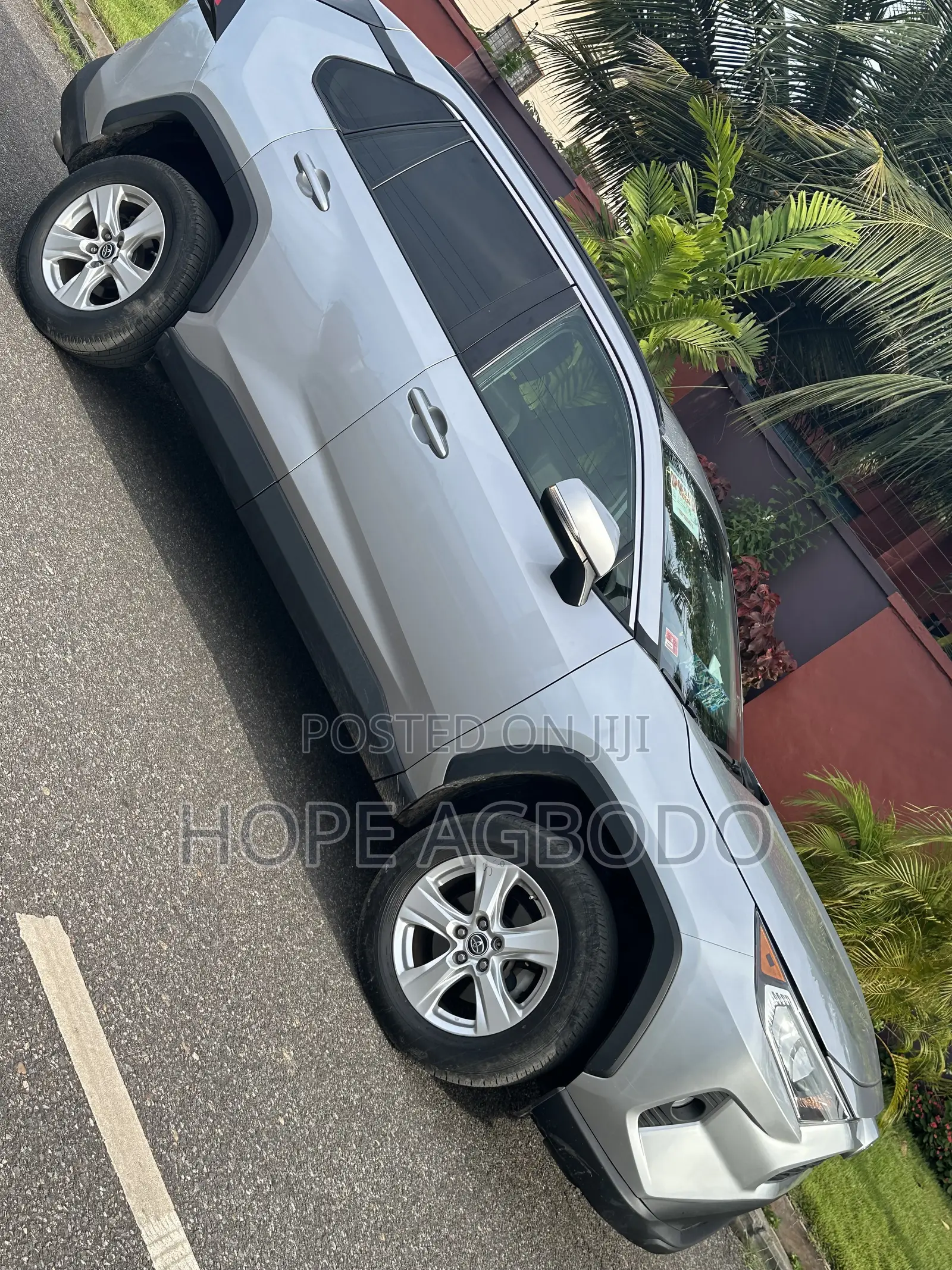 Toyota RAV4 XLE AWD 2019 Silver