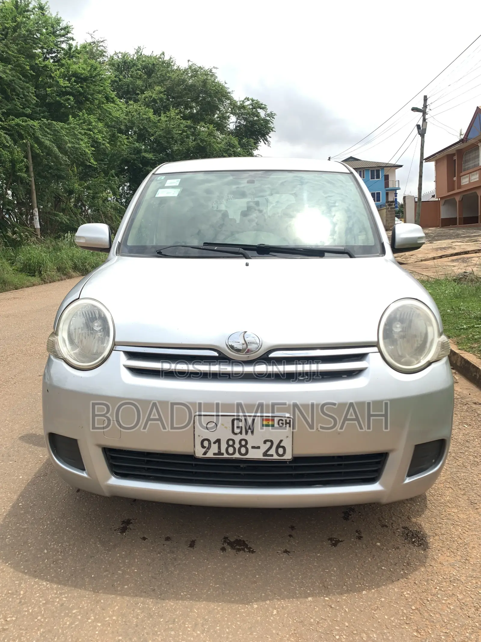 Toyota Sienta 2012 Silver