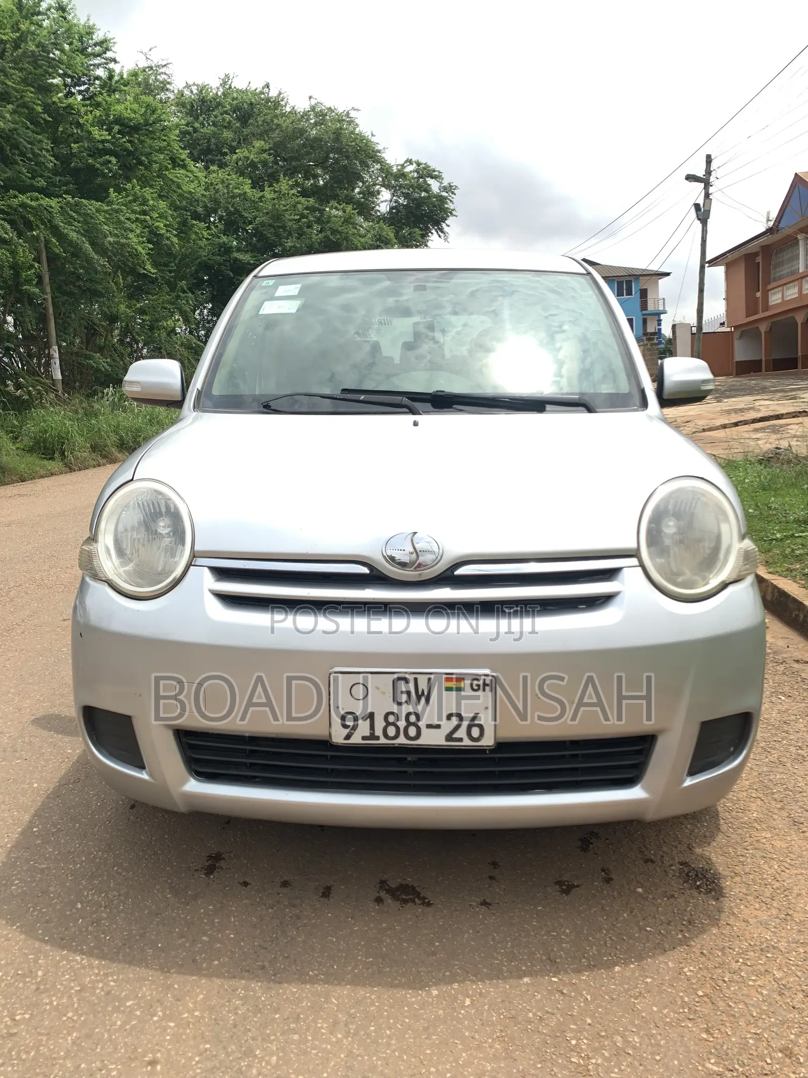 Toyota Sienta 2012 Silver