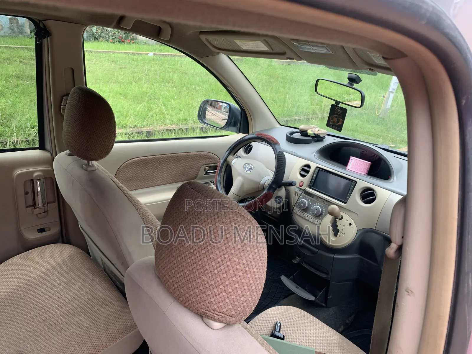 Toyota Sienta 2012 Silver