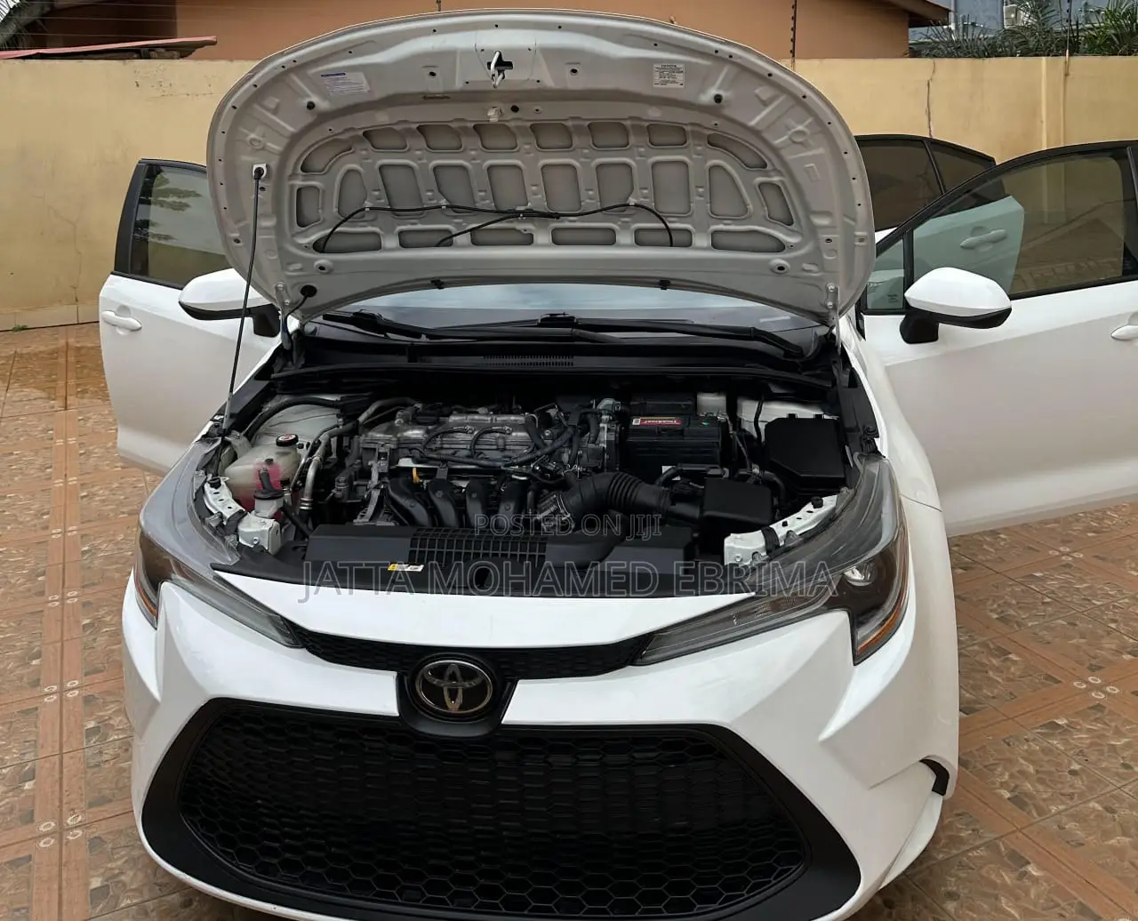 Toyota Corolla LE 2021 White