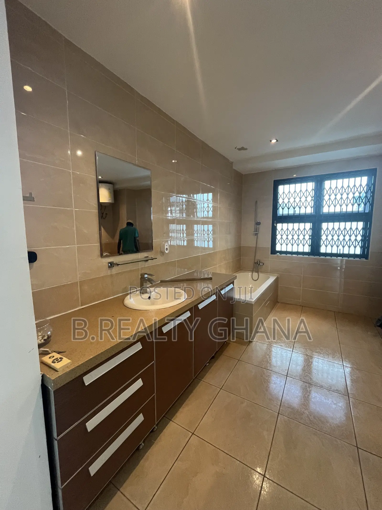 4bdrm Villa in Spintex for rent