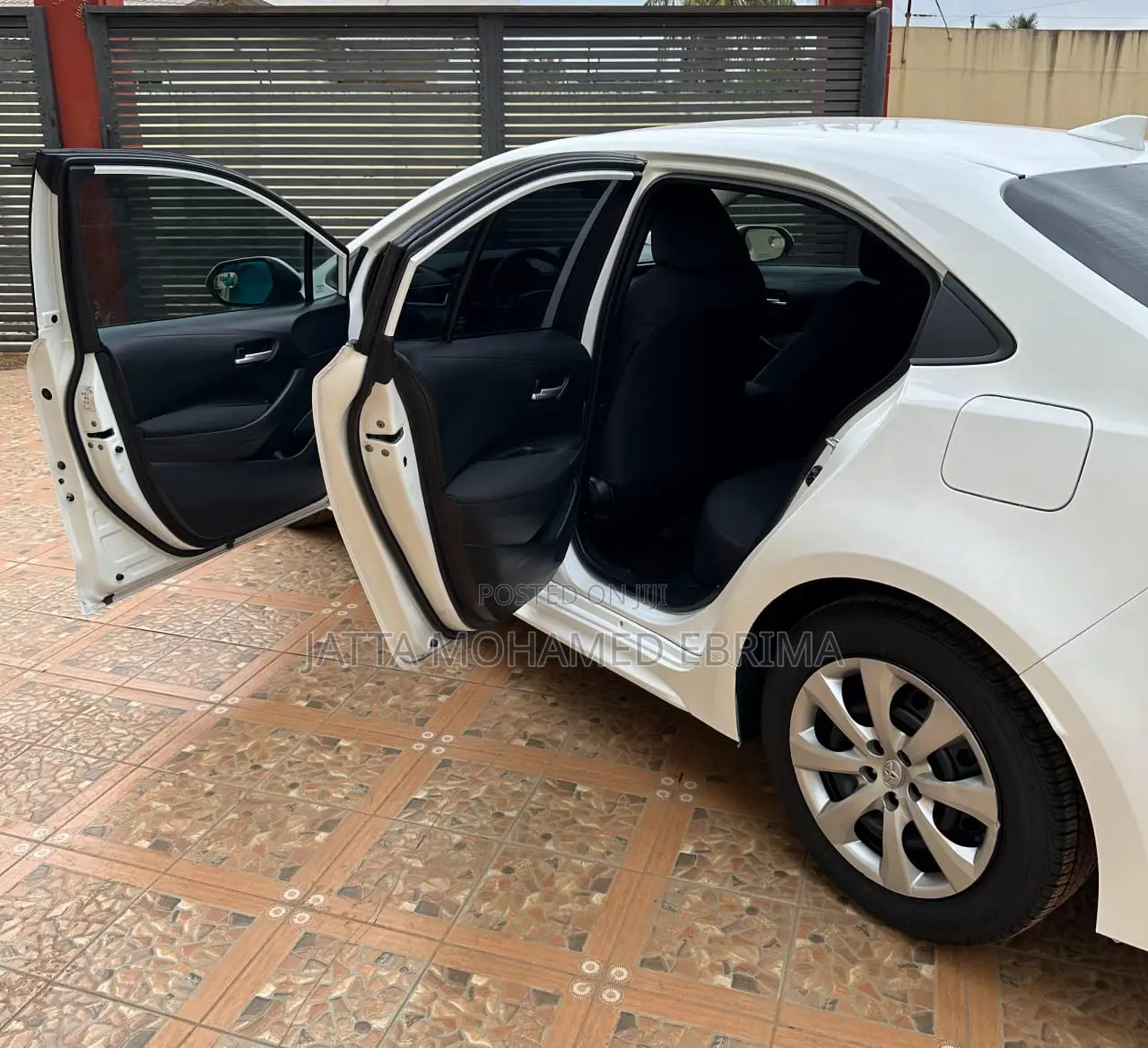 Toyota Corolla LE 2021 White