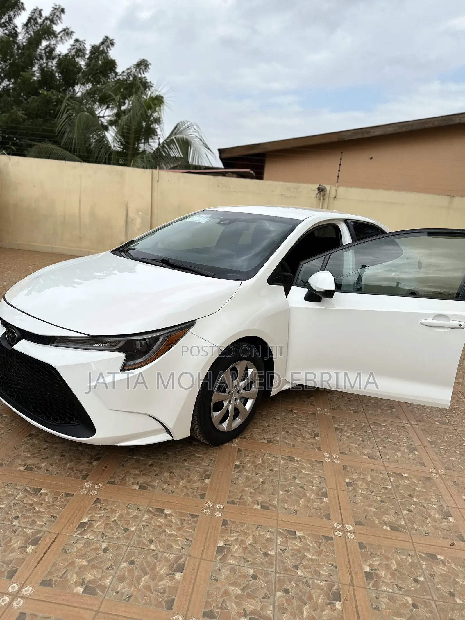 Toyota Corolla LE 2021 White