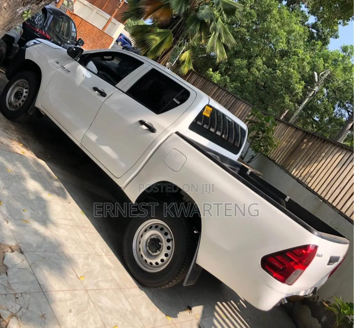 New Toyota Hilux 2025 White