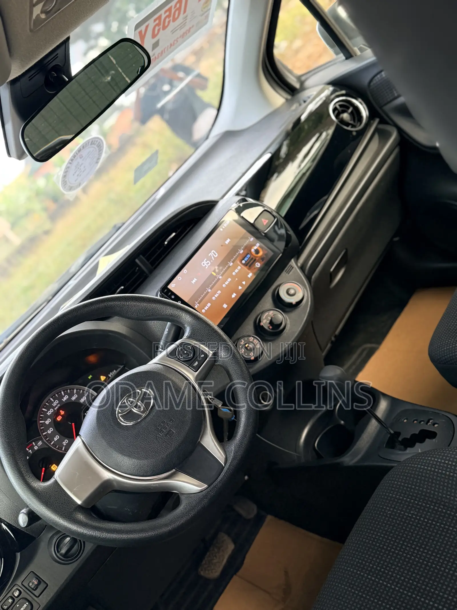 Toyota Vitz 1.3 FWD 5dr 2016 White