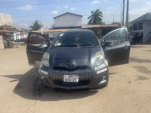 Toyota Vitz 1.5 FWD 3dr 2010 Gray