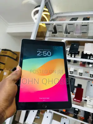 Apple iPad 9.7 128 GB Gray