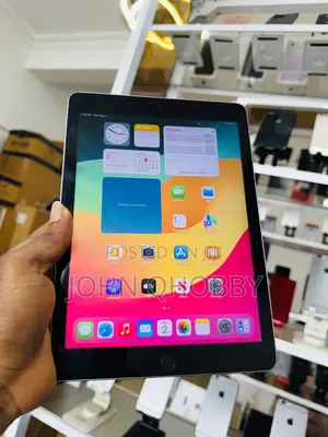 Apple iPad 9.7 128 GB Gray