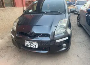 Toyota Vitz 1.5 FWD 3dr 2010 Gray