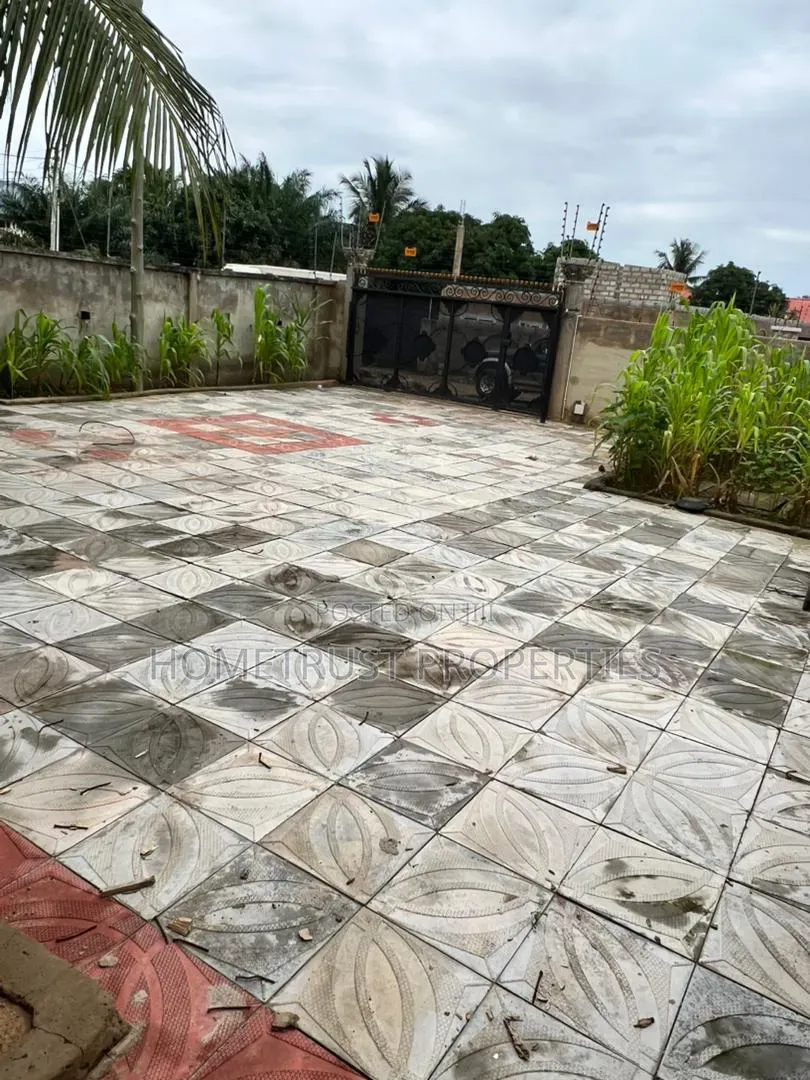 5bdrm Duplex in Ablekuma Olebu for sale