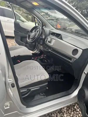 Toyota Vitz 1.0 FWD 3dr 2013 Silver