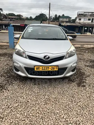 Toyota Vitz 1.0 FWD 3dr 2013 Silver
